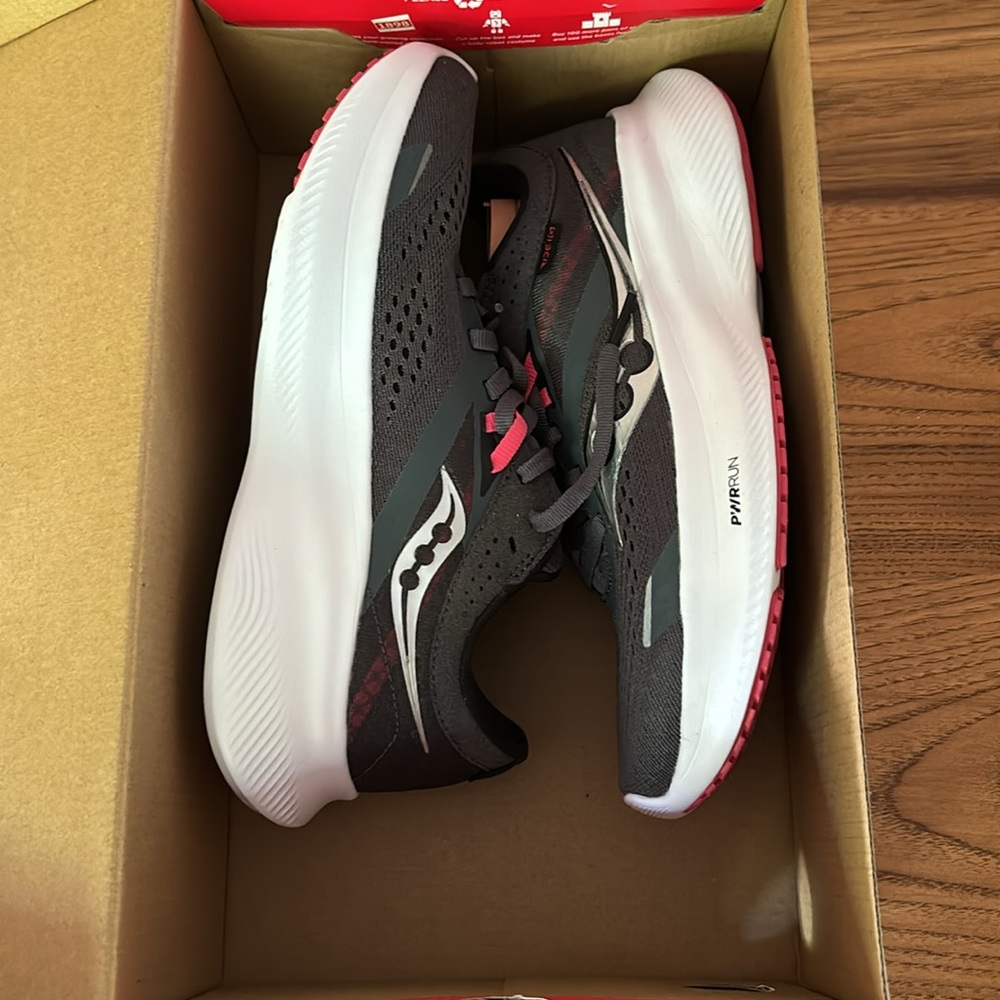 Saucony Women's Sneakers in Black and Pink